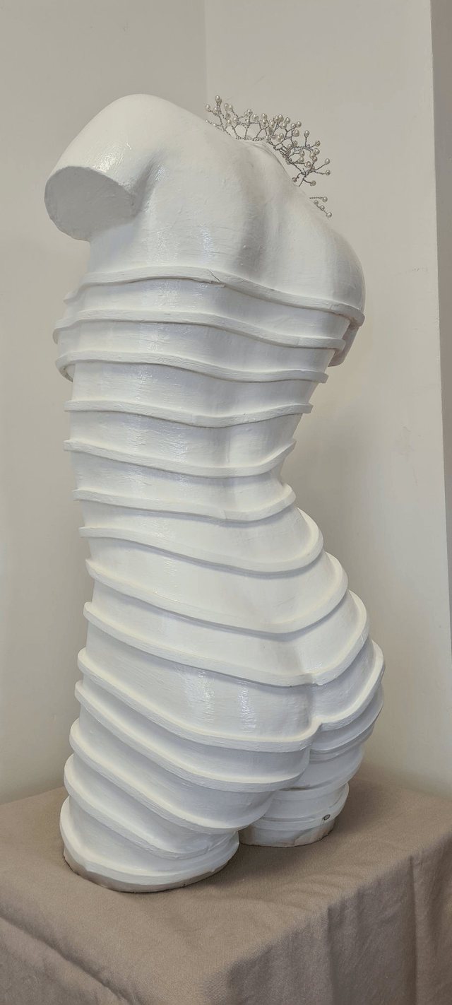 Femme lacet blanc H 80 cm