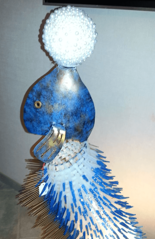 Lampe poisson qui joue à la balle H80cm