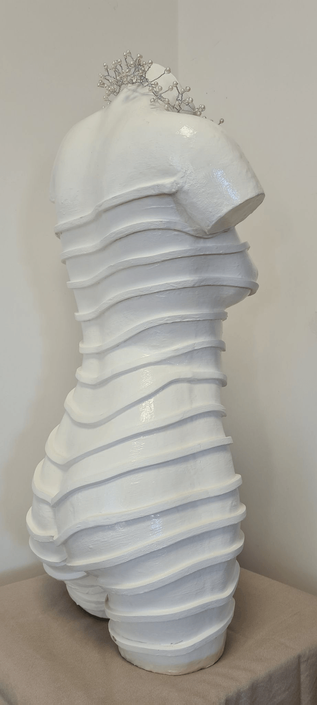Femme lacet blanc H 80 cm
